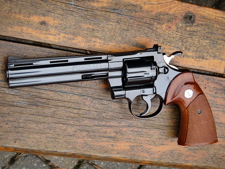 revolver abu-abu dengan gagang kayu cokelat, Papan, revolver, Colt Python, Wallpaper HD