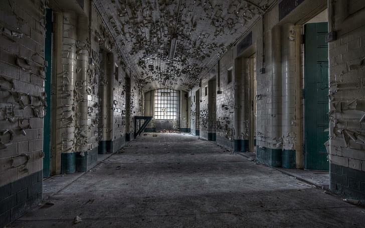 Cárcel abandonada, interior del edificio de la pared pintada de blanco, fotografía, 1920x1200, cárcel, Fondo de pantalla HD