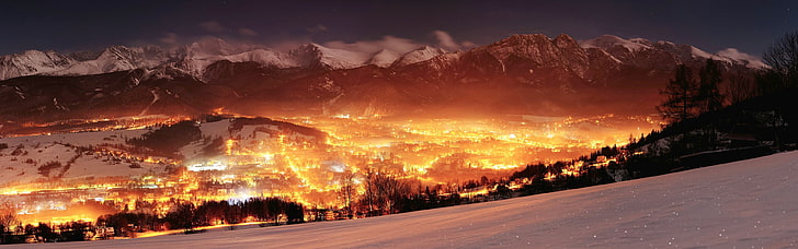 fotografia przyrodnicza pokrytych śniegiem terenów górskich i górskich, Polska, krajobraz, góry, dolina, światła, świecące, zima, wielokrotny wyświetlacz, noc, dwa monitory, Tapety HD