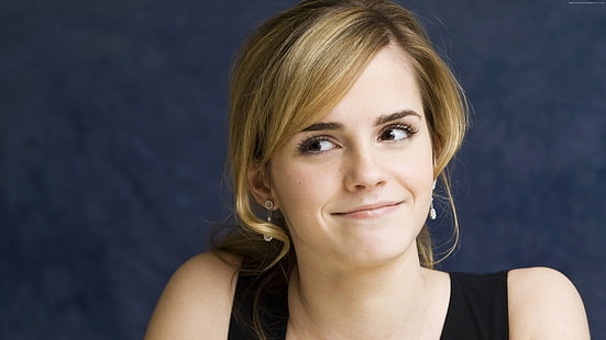 celebrytka, Emma Watson, niebieskie tło, uśmiechnięta, kobiety, Tapety HD HD wallpaper