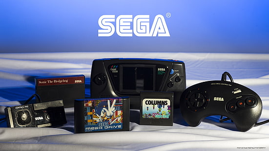 svart Sega-konsol med kontroller och spelkassetter, Sega, retrospel, vintage, Sonic the Hedgehog, videospel, konsoler, sega-genesis, nostalgi, HD tapet HD wallpaper