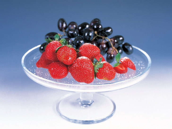 fraises et raisins, baies, fraises, nourriture, assiette, Fond d'écran HD