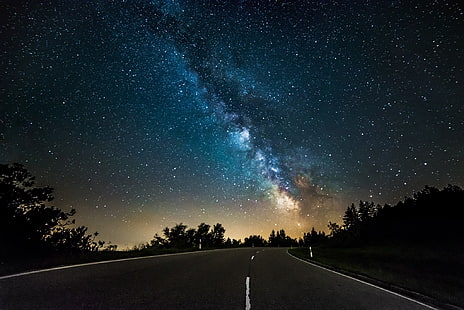 strada cementata grigia e bianca, paesaggio, notte, stelle, strada, Sfondo HD HD wallpaper