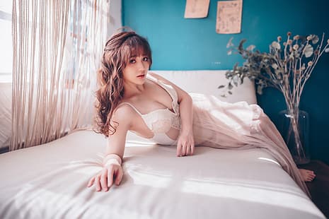  look, girl, pose, bed, negligee, Asian, HD wallpaper HD wallpaper