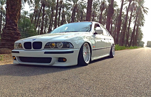бял BMW E39 седан, път, BMW, тунинг, бял, E39, BBS, стойка, HD тапет HD wallpaper