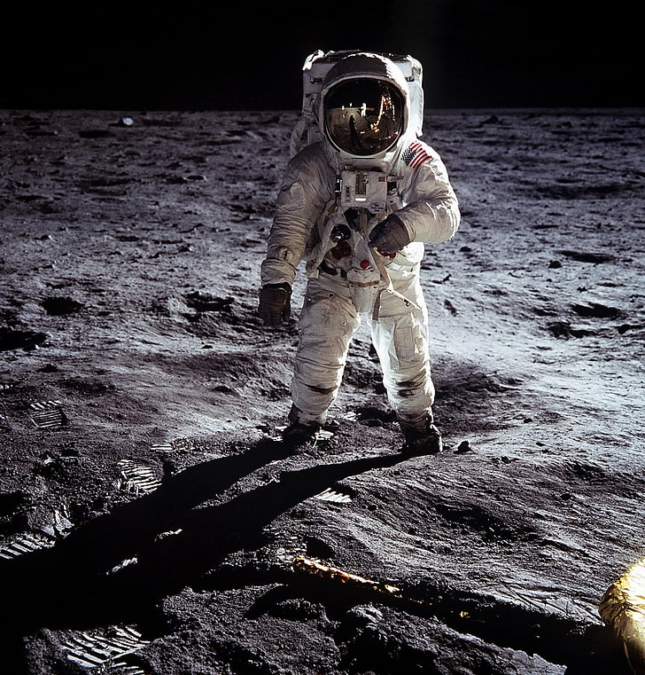 космонавт возле луны, астронавт, луна, НАСА, космос, Аполлон, скафандр, HD обои, телефон обои