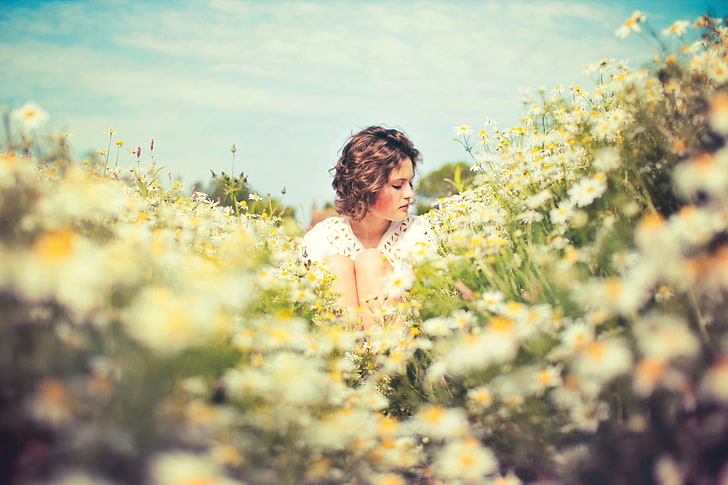 women's white lace shirt, field, summer, girl, the sun, mood, chamomile, HD wallpaper