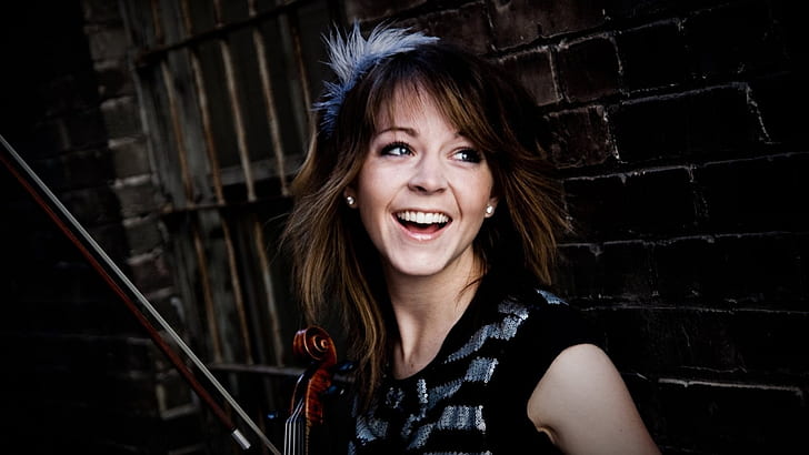 women violins smiling lindsey stirling violinist 2560x1440 People Lindsey Stirling HD Art, kobiety, skrzypce, Tapety HD
