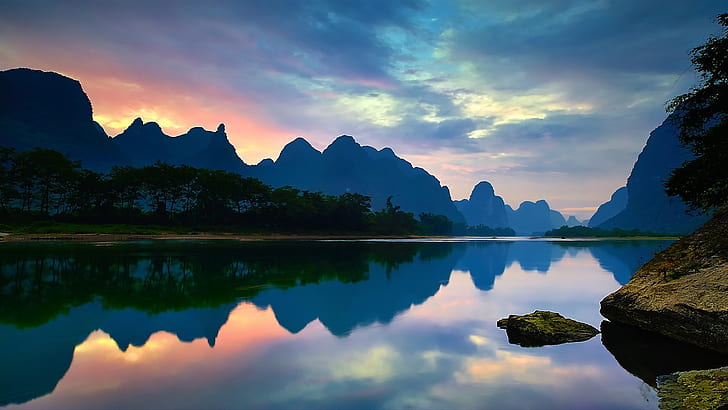 Chiny, Yangshuo, Guangxi, rzeka Lijiang, góry, odbicie wody, zachód słońca, Chiny, Yangshuo, Guangxi, Lijiang, rzeka, góry, woda, odbicie, zachód słońca, Tapety HD