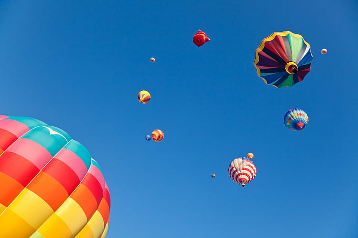 balões de ar quente multicoloridos, balões de ar quente, balões, balões de ar quente, balões, aeronaves, aviação, veículo, transporte, transporte, show, beleza, bela, objetos, plano de fundo, fora, ao ar livre, listras, padrão, voar, voosubir, subir, flutuar, cena, cênica, cenário, azul, ciano, verde, laranja, magenta, violeta roxa, cores, cor, coloridos, festival, quente, balão de ar, voando, multi colorido, céu, esportear, cesta, aventura, viagem, diversão, verão, amarelo, HD papel de parede
