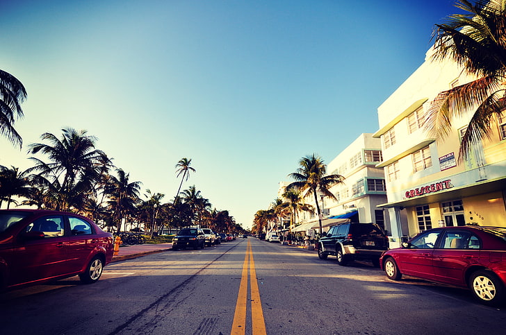 червен седан, път, автомобил, небето, палмови дървета, улица, Маями, Флорида, Флорида, хотели, заместник град, South Beach, HD тапет