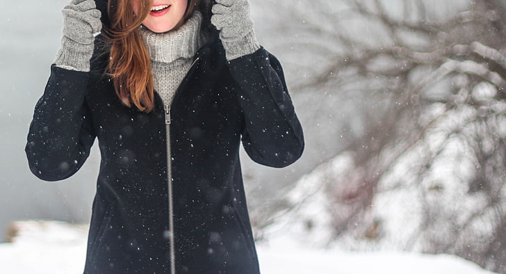women, snow flakes, snow, winter, mittens, brunette, women outdoors, HD wallpaper