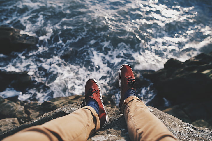 pair of red low-top lace-up sneakers, feet, sea, waves, vacation, HD wallpaper