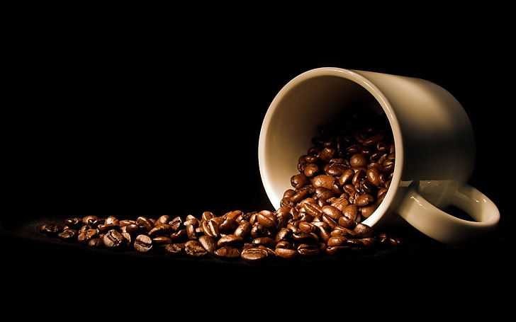 biji kopi banyak dan mug putih, minuman, kopi, cangkir, biji kopi, Wallpaper HD