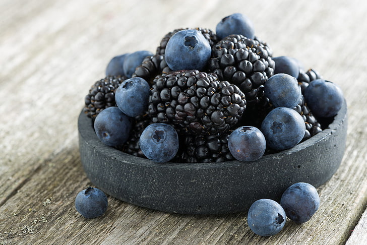 blueberries and blackberries, blackberries, blueberries, berries, plate, HD wallpaper