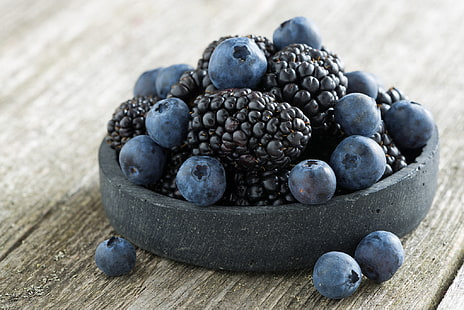 blueberries and blackberries, blackberries, blueberries, berries, plate, HD wallpaper HD wallpaper