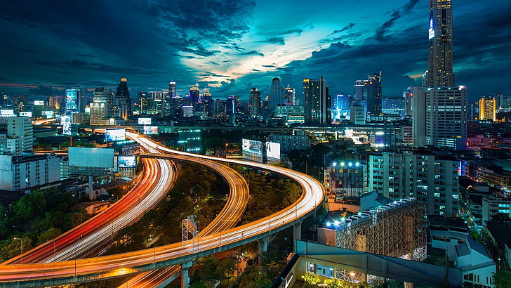 braunes Gebäude, Thailand, Thai, Bangkok, Stadt, Stadt, Straße, Landschaft, Gebäude, Architektur, Nacht, Lichter, Straße, Himmel, blau, orange, Wolken, HD-Hintergrundbild