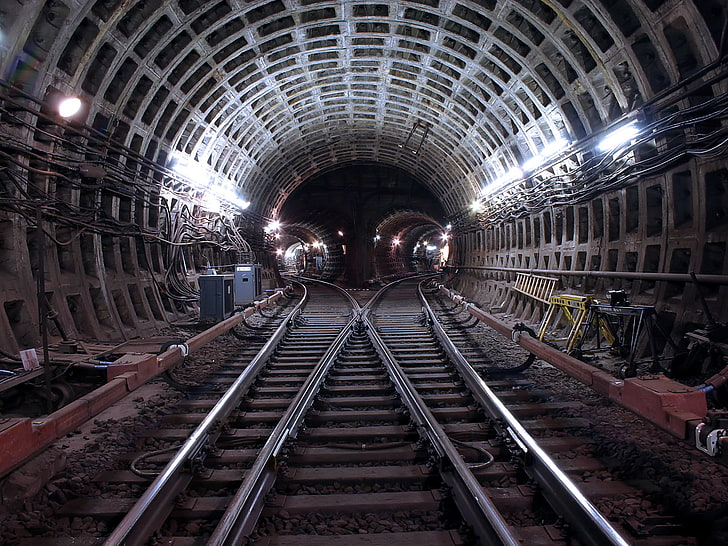 graue Eisenbahnschiene, U-Bahn, Metro, Moskau, Tunnel, Schienen, Schwellen, HD-Hintergrundbild