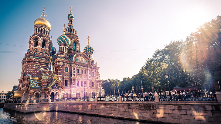 灰色と緑のコンクリート教会、太陽、光線、ロシア、ピーター、サンクトペテルブルク、サンクトペテルブルク、血の上の救世主大聖堂、 HDデスクトップの壁紙