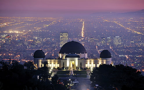 синьо-бяла куполна структура, обсерватория Грифит, Лос Анджелис, Калифорния, вечер, градски светлини, HD тапет HD wallpaper