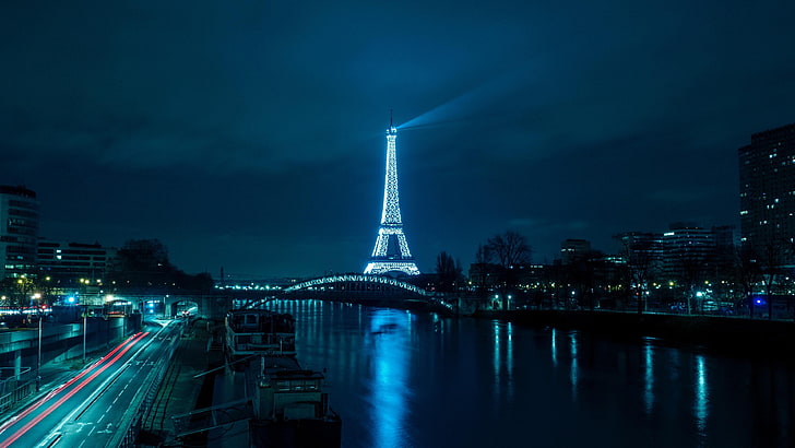 パリ、エッフェル塔、夜、セーヌ川、川、都市景観、光の道、ランドマーク、橋、長時間露光写真、長時間露光、都市、フランス、空、ヨーロッパ、塔、 HDデスクトップの壁紙