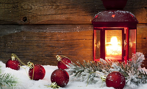 красные безделушки, зима, снег, красный, фон, огонь, праздник, шары, обои, игрушки, новый год, свеча, фонарь, широкоформатные, елочные украшения, полноэкранные, HD обои, HD обои HD wallpaper