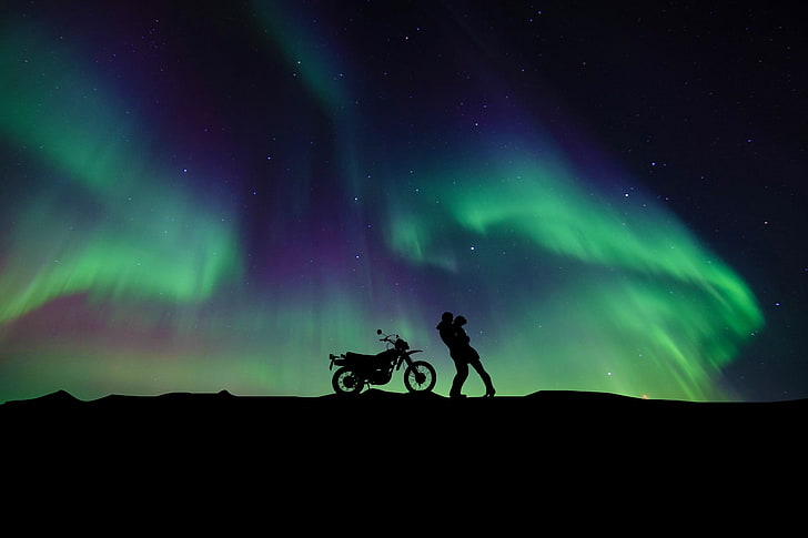 Night sky, 4K, Silhouette, Aurora Borealis, Northern Lights, Girl friend, Couple, Romantic kiss, Motorcycle, HD wallpaper