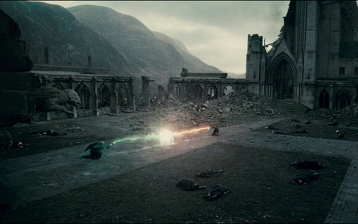 Harry Potter and The Deathly Hallows part two movie still screenshot, Harry Potter movie scene, Harry Potter, Lord Voldemort, fighting, magic, Hogwarts, death, battle at hogwarts, movies, HD wallpaper