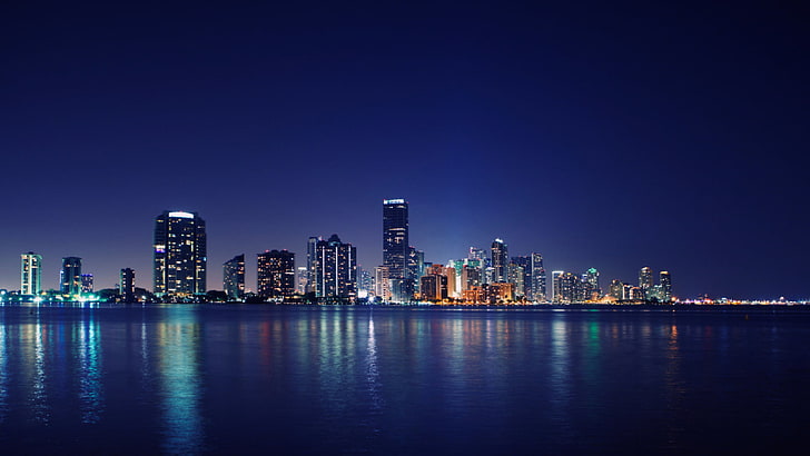 Miami, ville, ligne d'horizon, paysage urbain, eau, nuit, Fond d'écran HD