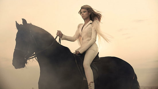 Beyonce Knowles With Horse, beyonce, cavallo, attrice, celebrità, celebrità, ragazze, hollywood, donne, modello, cantante, musica, Sfondo HD HD wallpaper