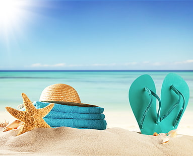 sepasang sandal jepit hijau, pasir, laut, pantai, musim panas, matahari, tinggal, handuk, topi, shell, liburan, matahari, papan tulis, bintang laut, aksesoris, Wallpaper HD HD wallpaper