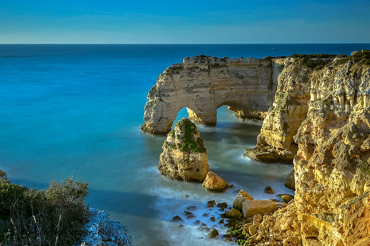 푸른 바다, algarve, algarve, Marinha 해변, Algarve, 공중보기, 암석, 절벽, 푸른 바다, 프라이 아 다 marinha, 바다, 해안선, 자연, 바위-개체, 해변, 경관, 풍경 옆에 암석과 절벽의 항공보기, 유럽, 대서양, 포르투갈, HD 배경 화면