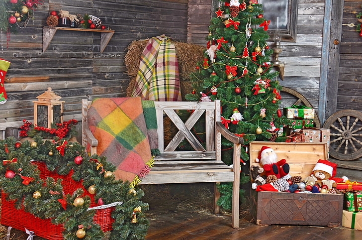 شجرة عيد الميلاد الخضراء ، الديكور ، الغرفة ، اللعب ، الشجرة ، رأس السنة الجديدة ، الكريسماس ، الهدايا ، خمر ، سعيد ، مرح، خلفية HD