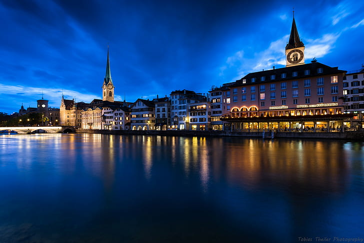 Schweiz, en stad Zürich, brun och vit arkitektonisk struktur, Schweiz, Zürich, hembelysning, natt, en stad Zürich, lamporna, HD tapet