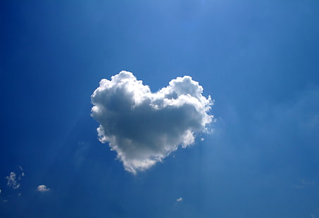 السماء الزرقاء ، الغيوم ، قلب الحب، خلفية HD HD wallpaper