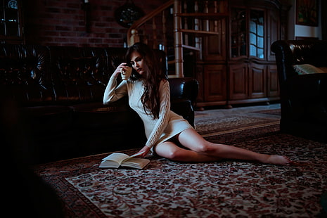 mulheres, morena, vestido branco, cabelos longos, sentado, mulheres dentro de casa, com os pés descalços, lendo, Georgy Chernyadyev, HD papel de parede HD wallpaper