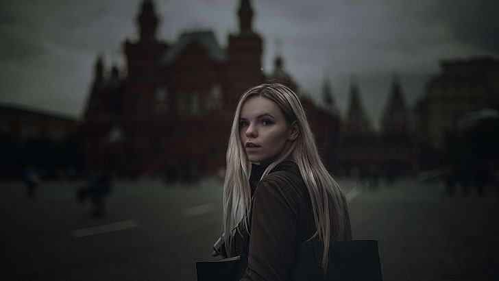 books, center, city, dark, dome, fashion, fear, girl, gloominess, kremlevskaya embankment, moscow, night city, red square, roof, royalty, russia, style, the jitters, the kremlin, winter, HD wallpaper