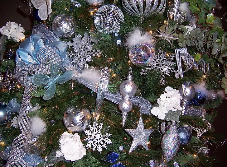 bauble lot, tree, christmas decorations, ornaments, snowflakes, icicles, ribbons, new year, holiday, HD wallpaper