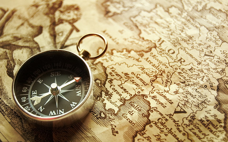 srebrny kompas, biurko, mapa, strzałka, kompas, Tapety HD