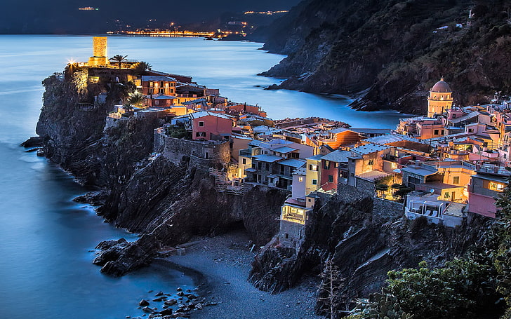 Cinque Terre의 절벽에 이탈리아에서 베르나 차 도시 데스크톱 노트북 태블릿 및 휴대 전화에 대 한 베르나 차 Hd 벽지의 뒷면에서보기 3840 × 2400, HD 배경 화면