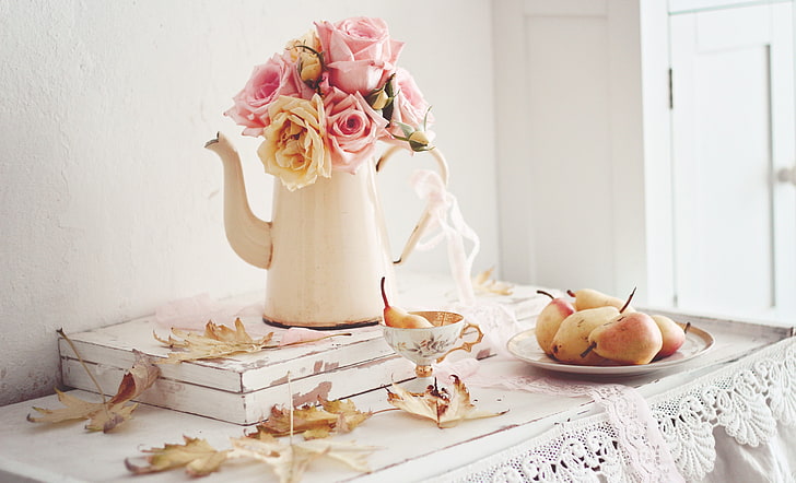 beige ceramic pot, autumn, leaves, flowers, roses, still life, HD wallpaper