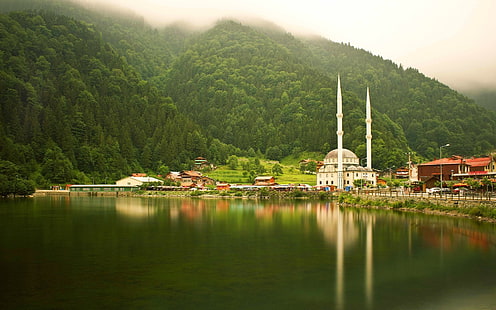 bâtiment en béton vert et brun, nature, paysage, Turquie, Uzungöl, Trabzon, mosquée, arbres, forêt, lac, réflexion, brume, collines, Fond d'écran HD HD wallpaper
