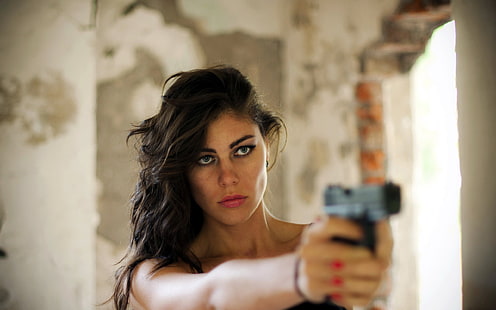 Pokerface Girl with Gun, with, girl, pokerface, hot babes and girls, HD tapet HD wallpaper