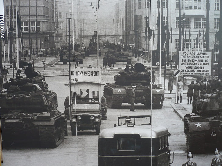 Berlino, guerra fredda, muro di Berlino, DDR, Germania dell'Est, RDT, carro armato, soldato, esercito, vintage, Sfondo HD