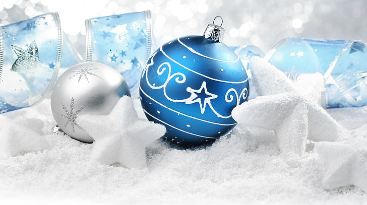파란색과 은색 싸구려, 장식, 공, 새해, 선물, 메리 크리스마스, 장식품, 선물, 눈 별, HD 배경 화면