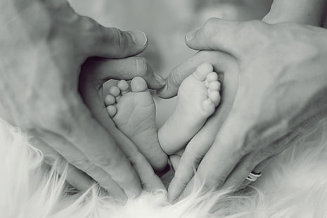 child's feet, family, hands, love, child, happiness, bw, HD wallpaper HD wallpaper