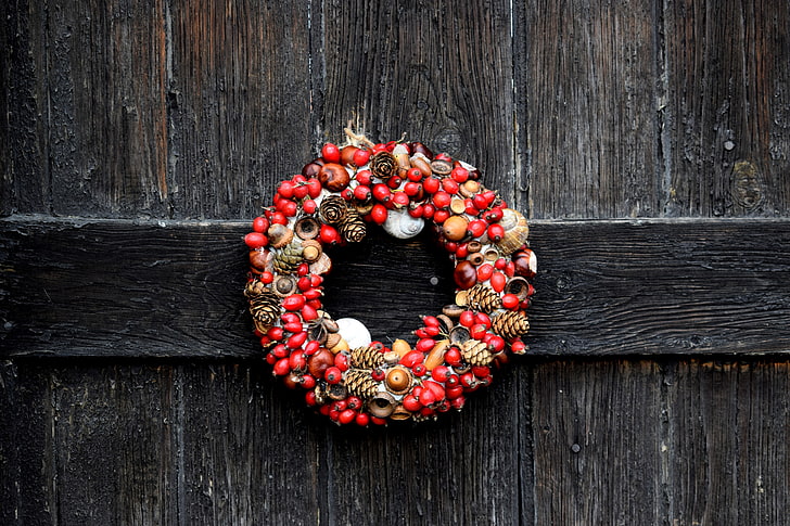 red and brown fruit-themed wreath, wreath, christmas, dogrose, acorns, cones, HD wallpaper