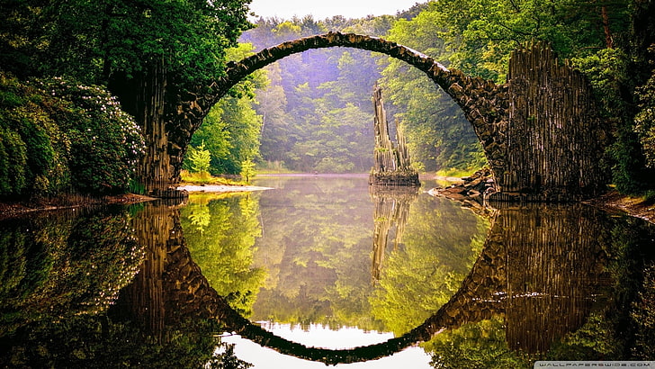 кафява арка мост, мост, пейзаж, река, зелен, HD тапет