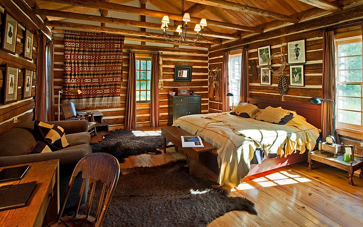 黄色のベッド掛け布団セットと茶色の木製アームレスチェア、部屋、家の装飾、インテリア、快適さ、 HDデスクトップの壁紙