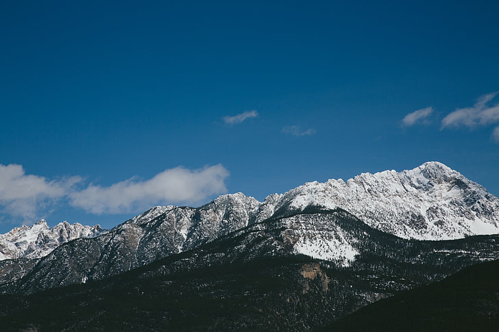 бело-серая гора, Грег Шилд, фотография, пейзаж, природа, небо, облака, горы, снежная вершина, дальний обзор, лес, снег, тундра, HD обои